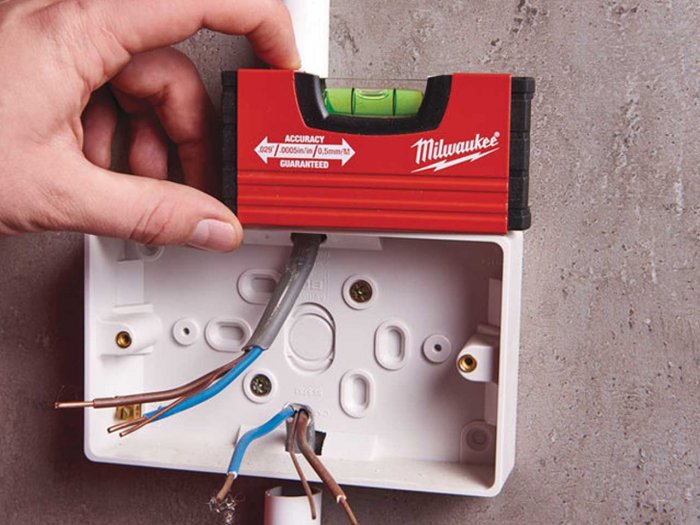 MILWAUKEE MINIBOX HANDY POCKET SPIRIT LEVEL