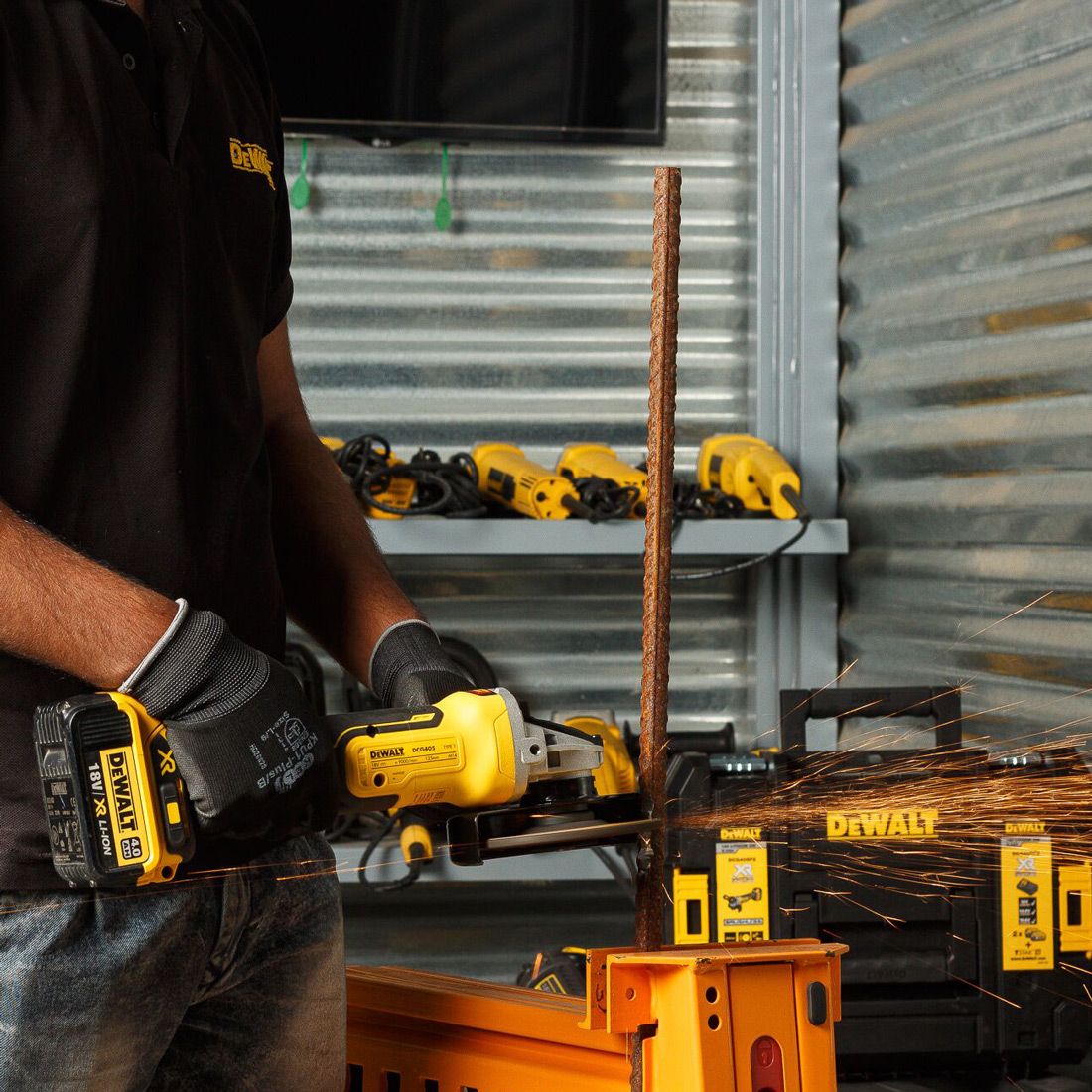 DEWALT DCG405 18V XR GRINDER BRUSHLESS BODY ONLY