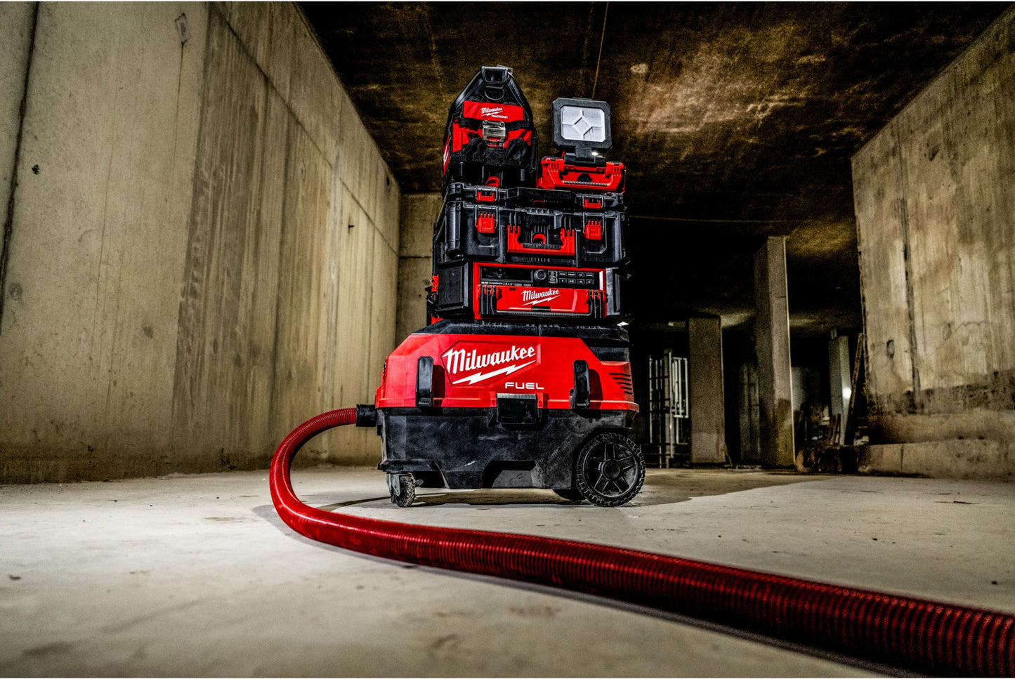MILWAUKEE AC/DC DUAL-BATTERY 34L M CLASS DUST EXTRACTOR