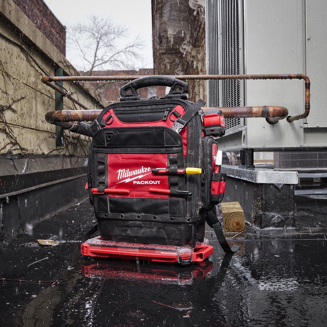 MILWAUKEE PACKOUT STRUCTURED BACKPACK RIGID FRAME