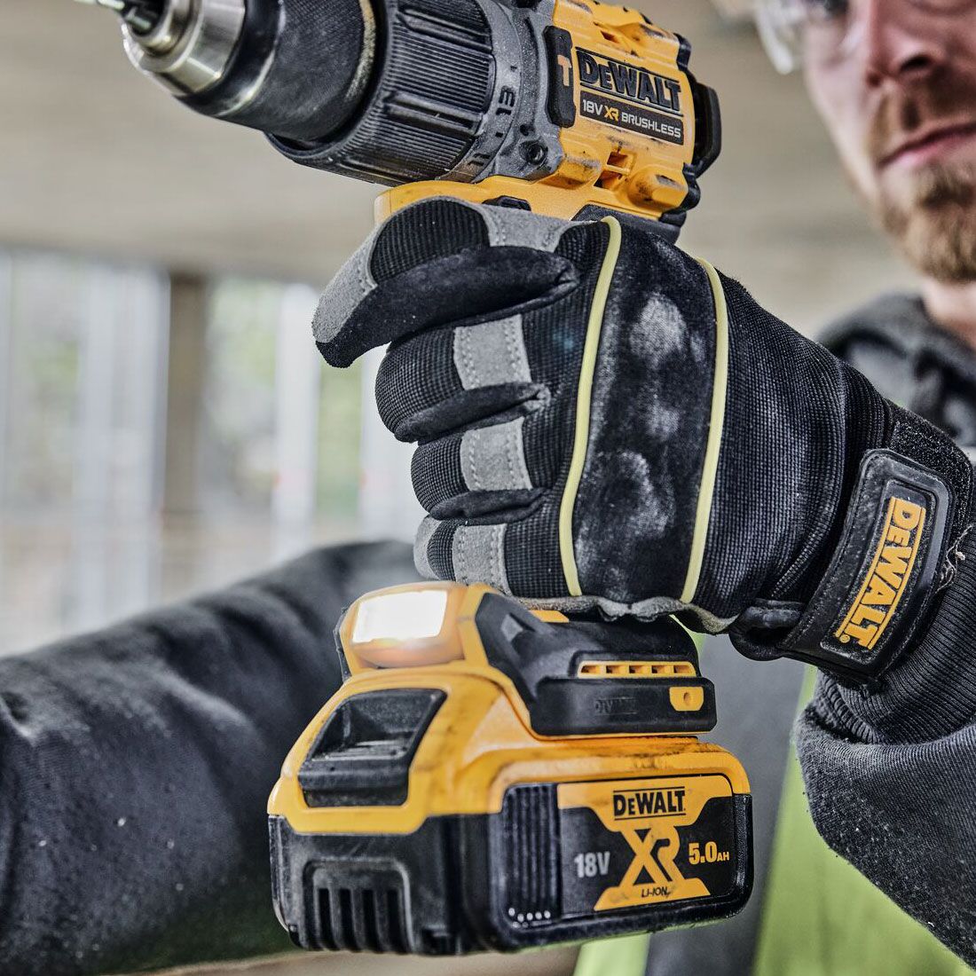 DEWALT DCD805P2T 18V XR BLESS COMBI DRILL 2 X 5.0AH
