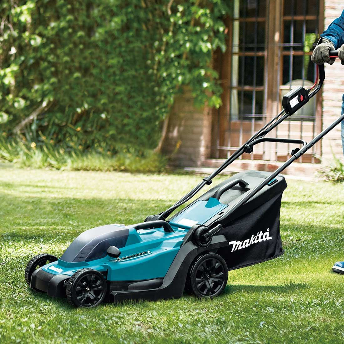 MAKITA DLM330RT 18V LXT MOWER 33CM 1 X 5.0AH