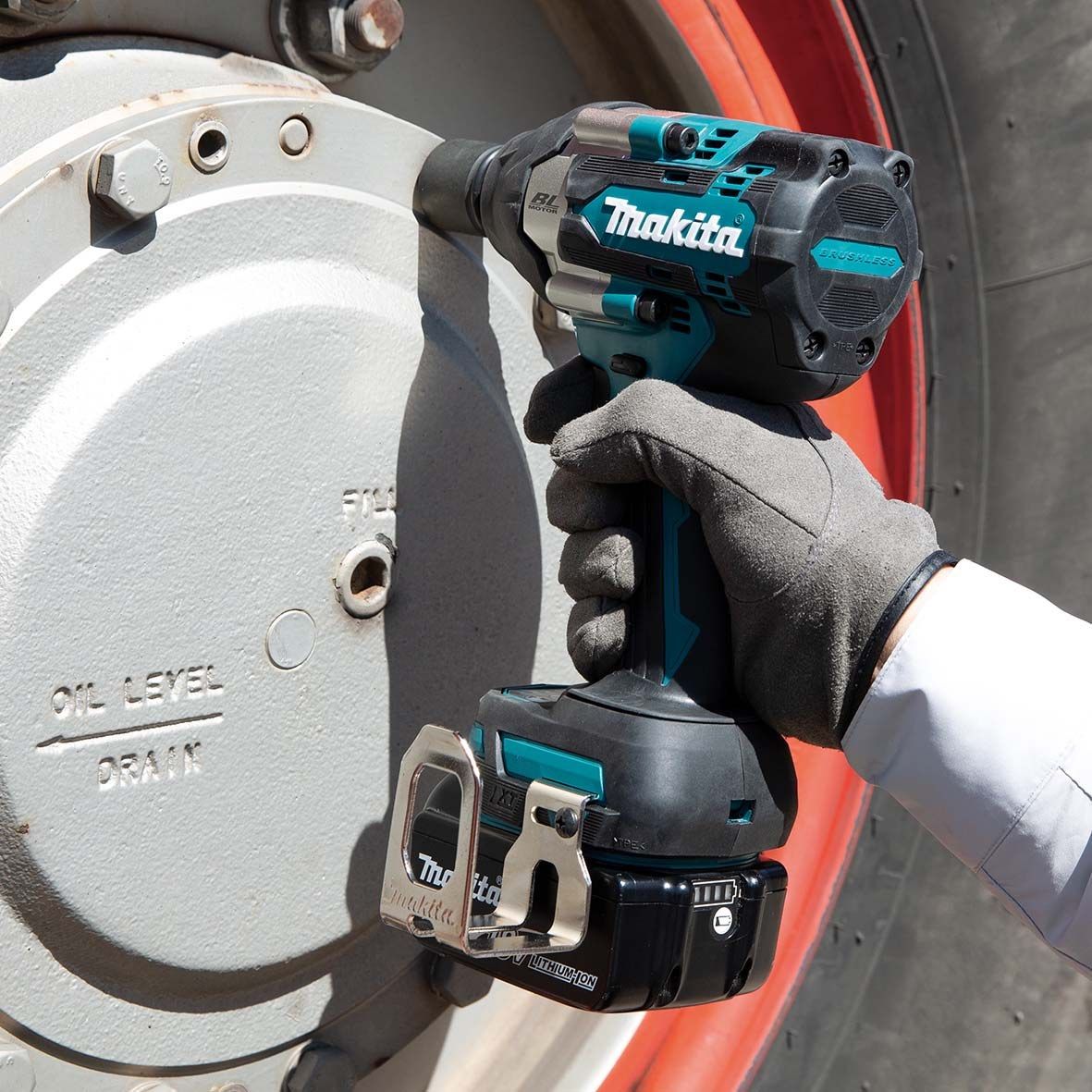 MAKITA DTW700RT 1/2" SQ DR B/L IMPACT WRENCH 1 X 5.0AH
