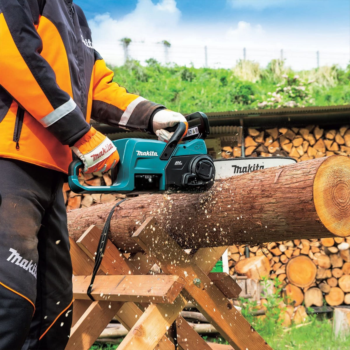 MAKITA DUC307ZX2 18V LXT 30CM BRUSHLESS CHAINSAW BODY