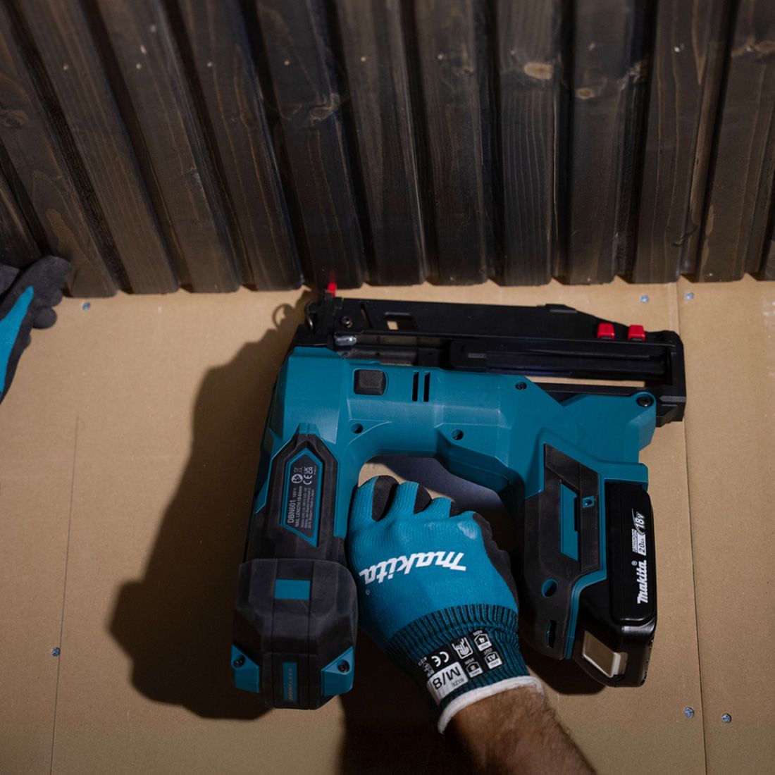 MAKITA DBN601RTJ 18V LXT 2ND FIX NAILER 16G 2 X 5.0AH