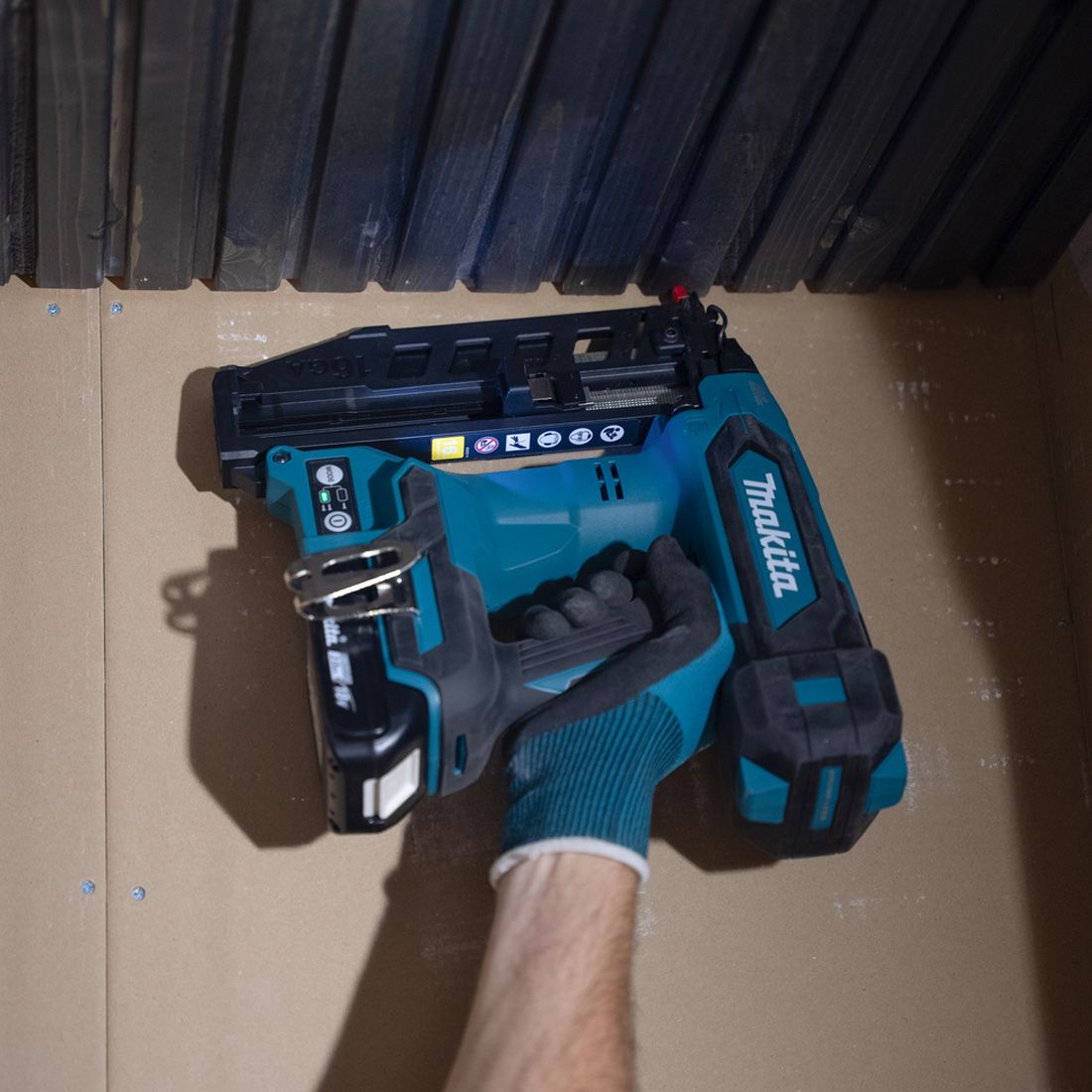 MAKITA DBN601RTJ 18V LXT 2ND FIX NAILER 16G 2 X 5.0AH