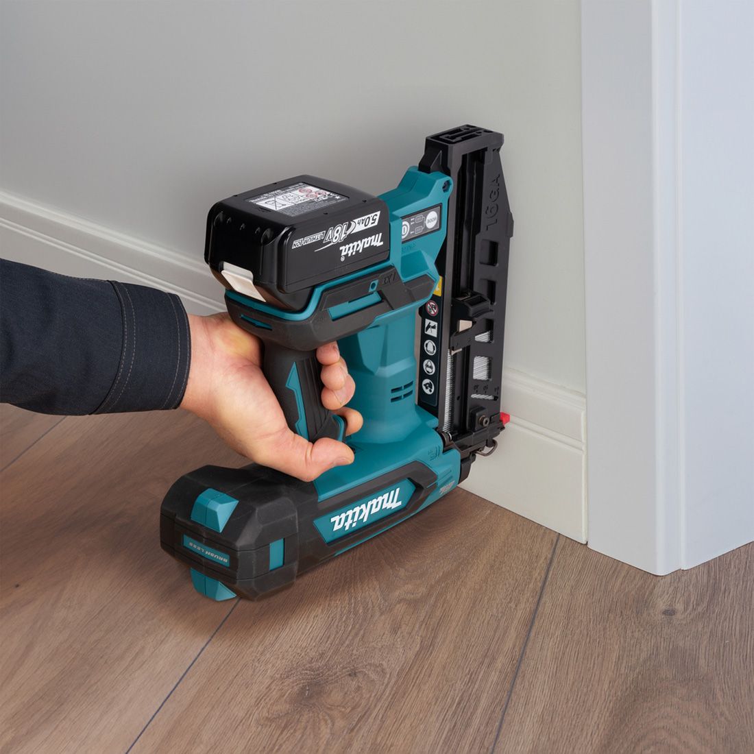 MAKITA DBN601RTJ 18V LXT 2ND FIX NAILER 16G 2 X 5.0AH