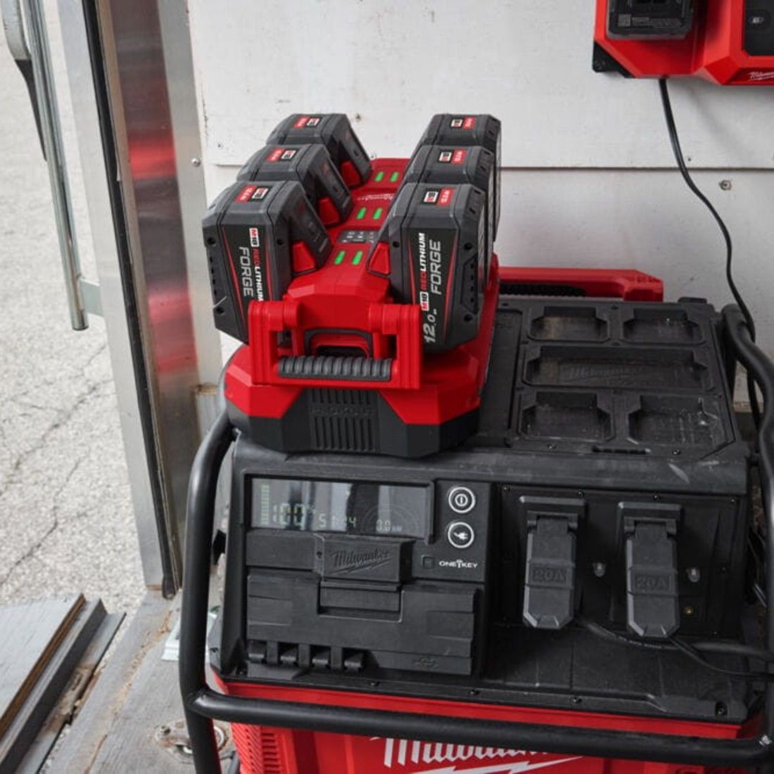 MILWAUKEE M18PC6 M18 6 BAY RAPID PACKOUT CHARGER