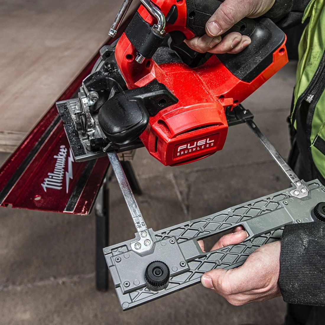 MILWAUKEE M18 FCSDC165-552X 18V FUEL DEEP CUT CIR SAW