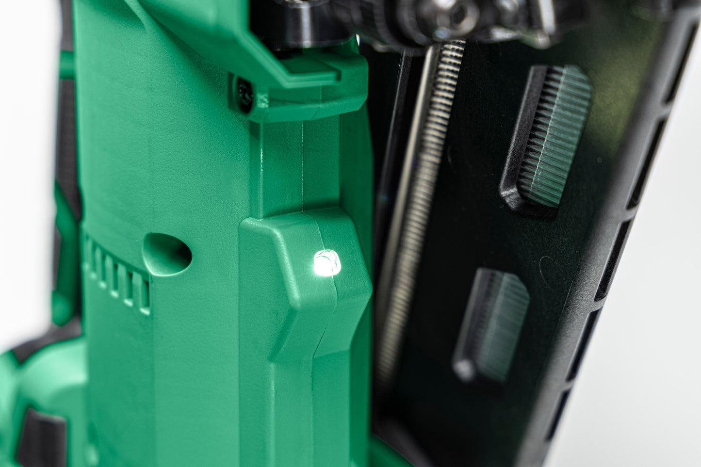 HIKOKI NT1865DAAJXZ 18V 2ND FIX 15G ANGLED FINISH NAILER